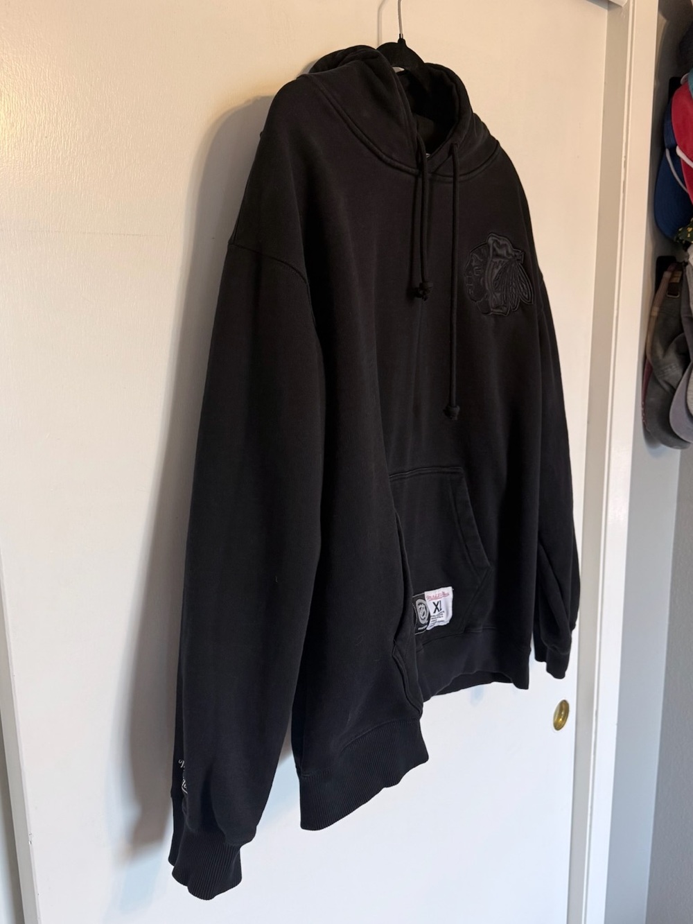 Mitchell & Ness Men's Black Hawks Hoodie - XL - Picture 9 of 12